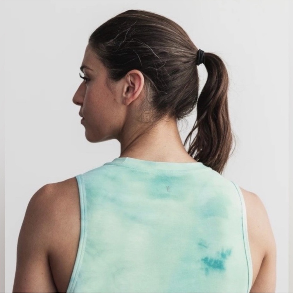 NWT NOBULL Women's Muscle Tank - XXL - Vanilla and Aqua Tie Dye - Picture 3 of 7